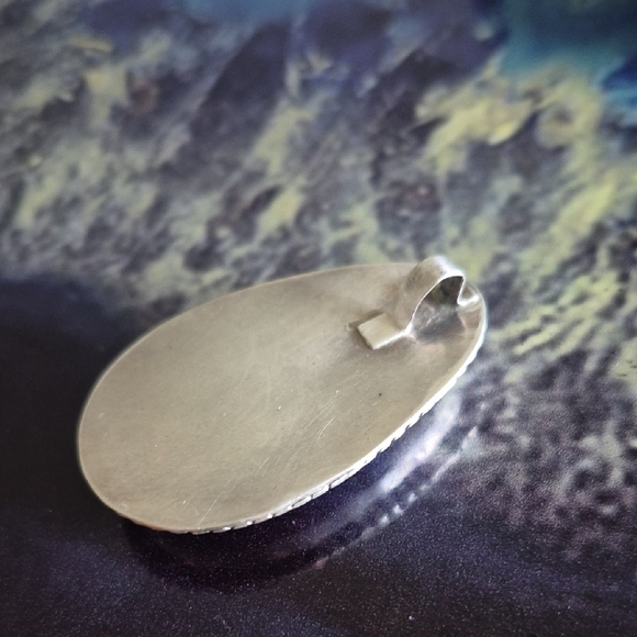 Elegant Labrodite Silver Pendant - Picture 5 of 5